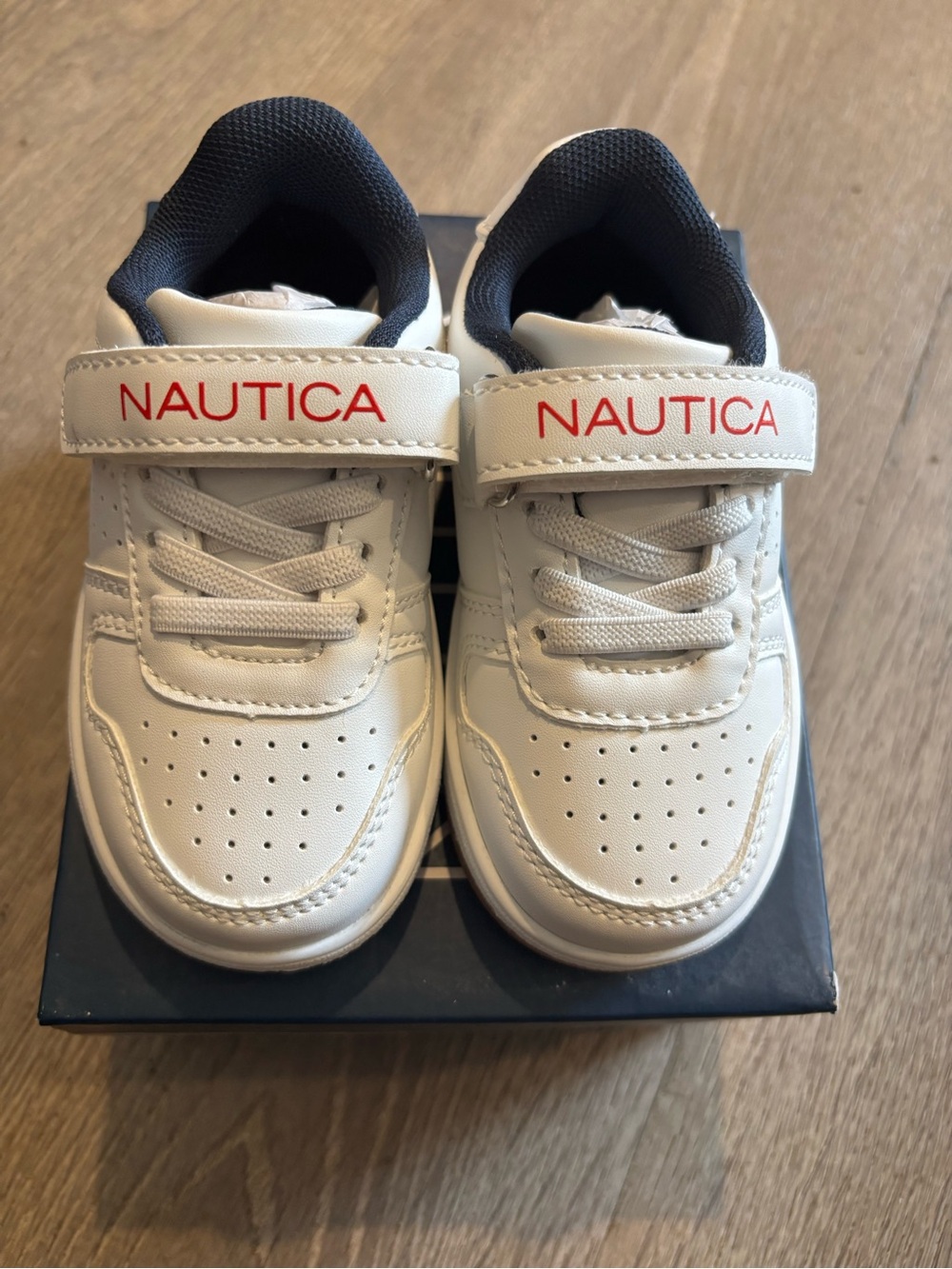 Nautica Kids White Velcro Toddler kids Sneakers size 6